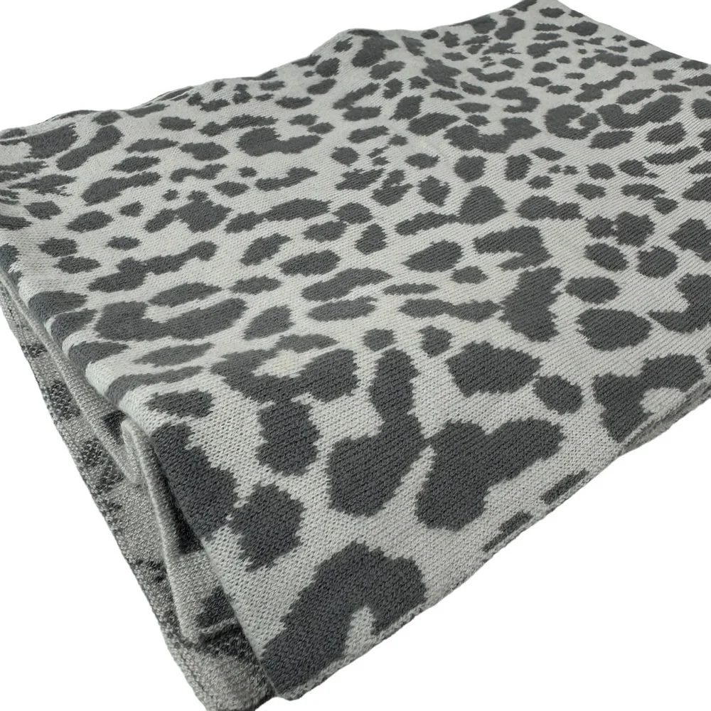 GAP Gray Silver Animal Print Wool Blend Scarf